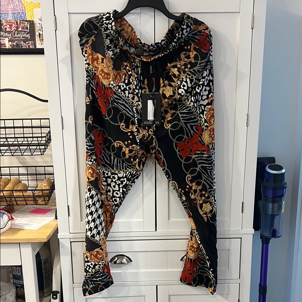 PrettyLittleThing Black and Gold Chain Print Pants
